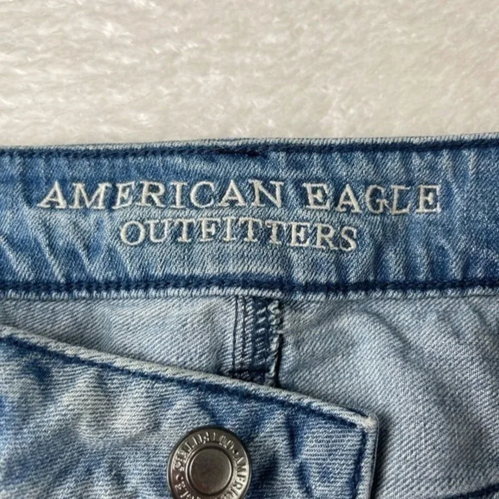 American Eagle Tomgirl Jeans Womens 8 Blue Button Fly‎ Distressed Patched Denim